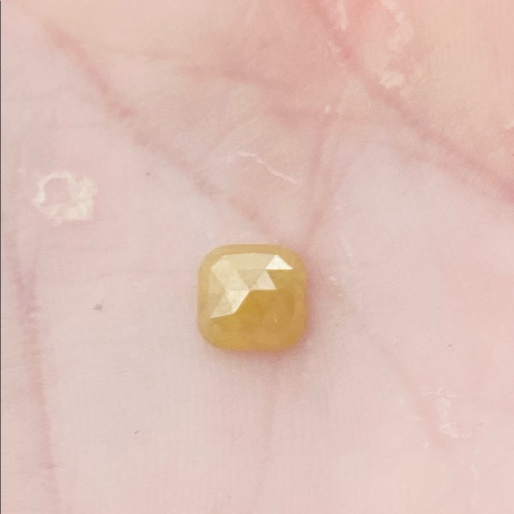 1.08 CTW 6.07MM FANCY YELLOW DIAMOND